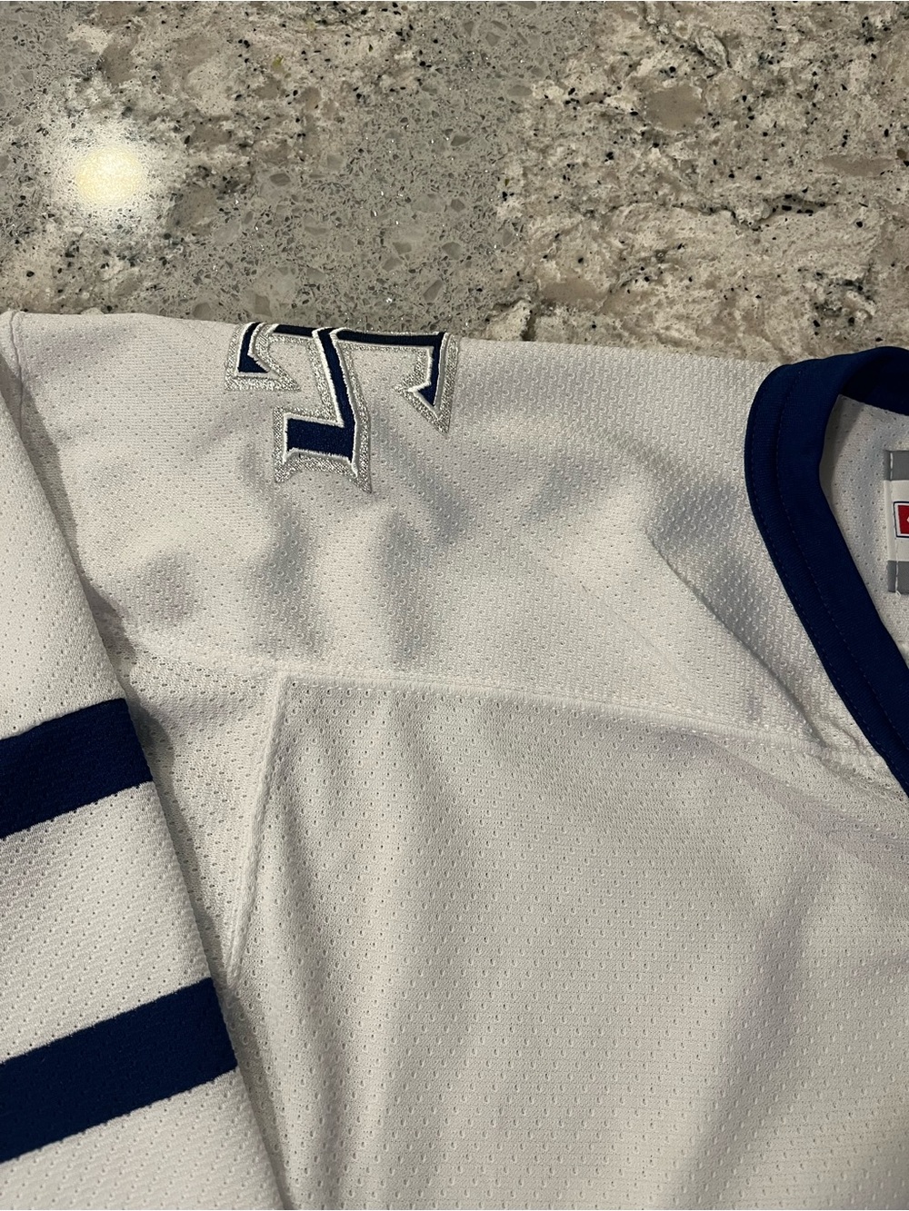 Vintage CCM White Toronto Maple Leafs Hockey Jersey - Picture 8 of 12